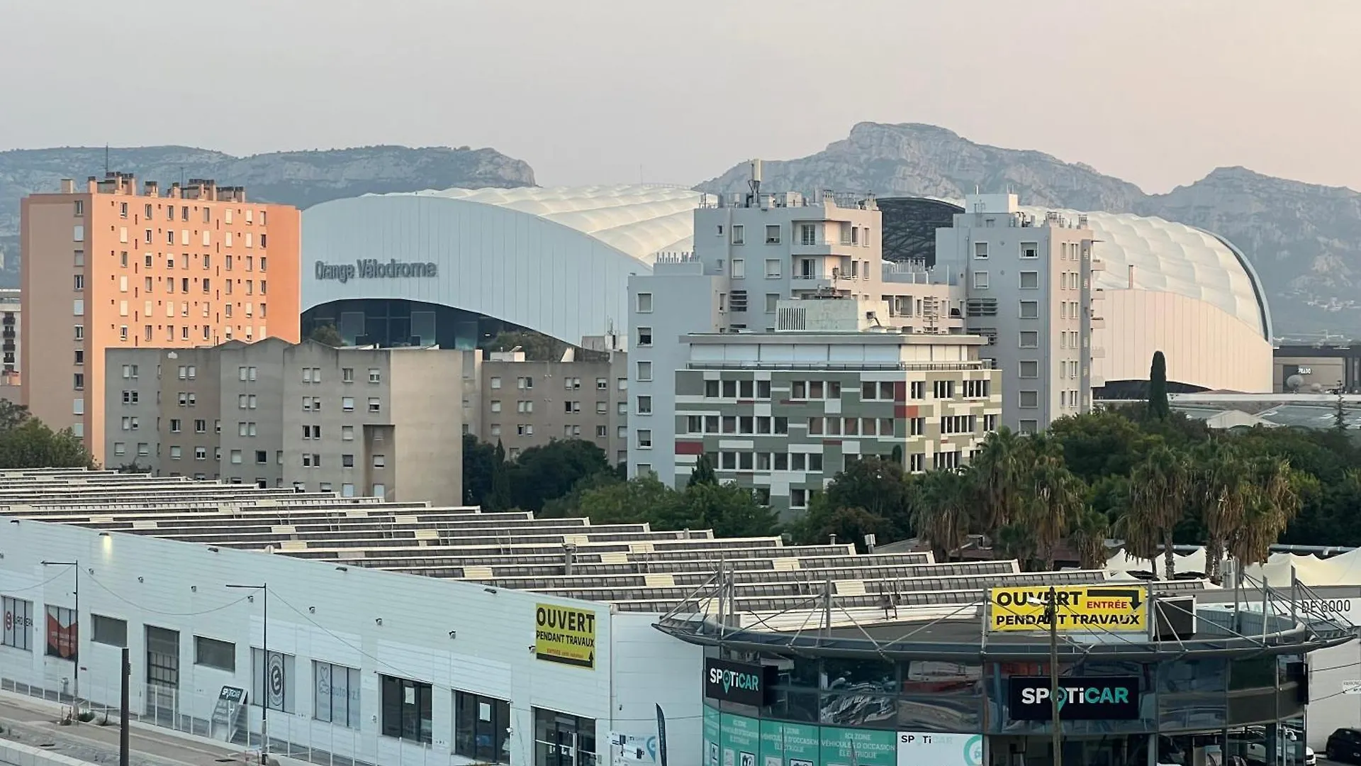 アパート Appartement 100M Pour 6 Personnes A Cote Du Stade Velodrome マルセイユ